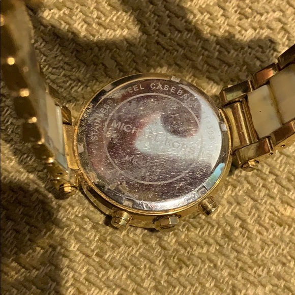 Michael Kors gold and light tortoise shell watch - Picture 3 of 4